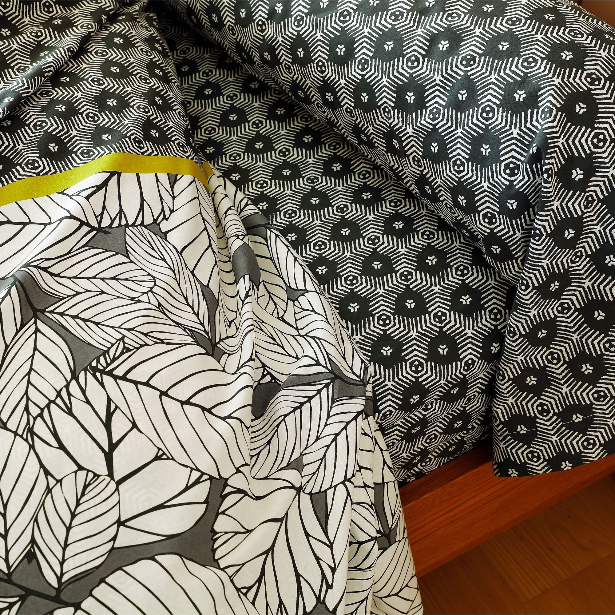 Pure Cotton Bed Sheet Set - Spicy Leaves